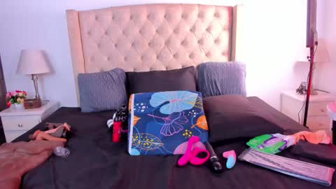 Snapshot of natalia_collinslim chatting on September 26, 3:21 am Natalia online show from September 26, 3:21 am