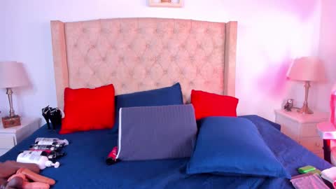 Snapshot of natalia_collinslim chatting on September 30, 4:06 am Natalia online show from September 30, 4:06 am