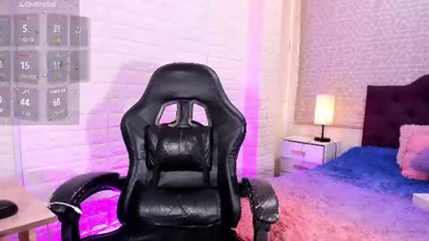 Snapshot of natalia_kiss01 chatting on July 22, 4:21 pm Natalia Kiss online show from July 22, 4:21 pm