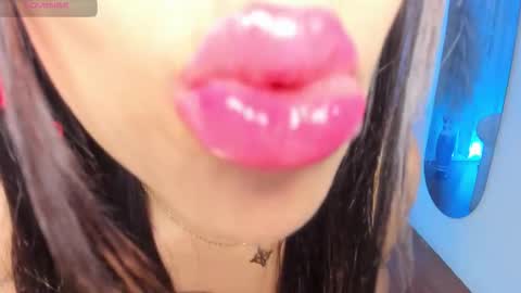 Snapshot of natalia_leon8 chatting on November 8, 4:23 am Natalia Leon online show from November 8, 4:23 am