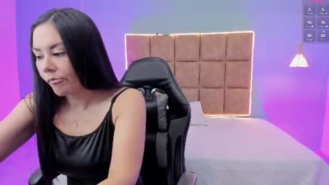 Snapshot of natalia_saenzz_ chatting on June 24, 12:04 pm natalia_saenzz_ online show from June 24, 12:04 pm