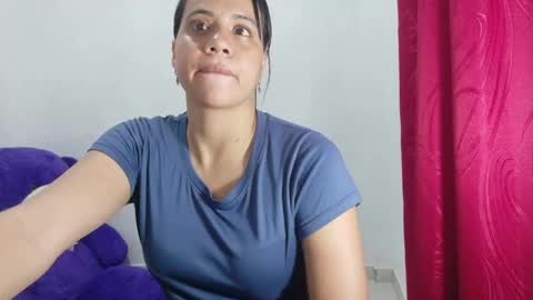 nataliavela online show from April 17, 2:25 am