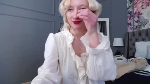 Natalie online show from January 10, 1:52 pm