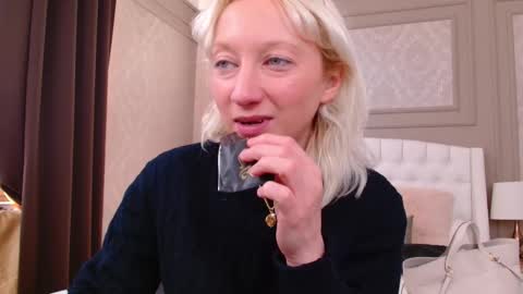 Natalie online show from December 19, 8:43 am