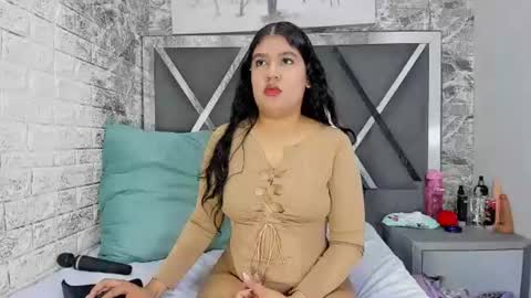 natalieevansx online show from June 12, 1:10 pm