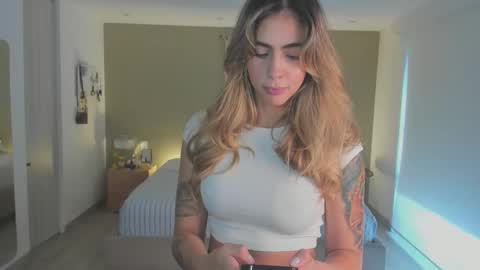 Snapshot of nataly_05 chatting on November 9, 7:12 pm anatalybee online show from November 9, 7:12 pm