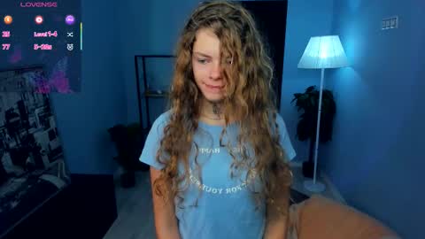 Snapshot of nataly_hello chatting on September 28, 5:13 am Natalie online show from September 28, 5:13 am