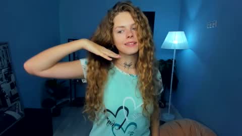 Snapshot of nataly_hello chatting on October 19, 5:08 am Natalie online show from October 19, 5:08 am