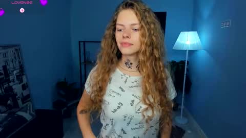 Snapshot of nataly_hello chatting on October 20, 5:08 am Natalie online show from October 20, 5:08 am