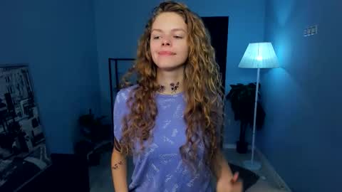 Snapshot of nataly_hello chatting on November 9, 5:06 am Natalie online show from November 9, 5:06 am