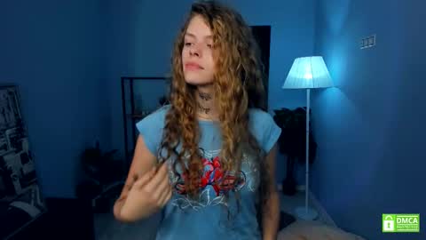 Snapshot of nataly_hello chatting on November 18, 5:01 am Natalie online show from November 18, 5:01 am