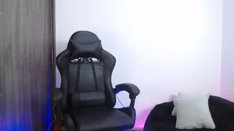   online show from July 30, 7:57 pm