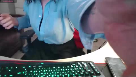 Snapshot of natartist chatting on December 21, 5:20 pm Max online show from December 21, 5:20 pm