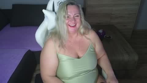 Snapshot of natascha1202 chatting on December 15, 11:20 pm Natalli online show from December 15, 11:20 pm