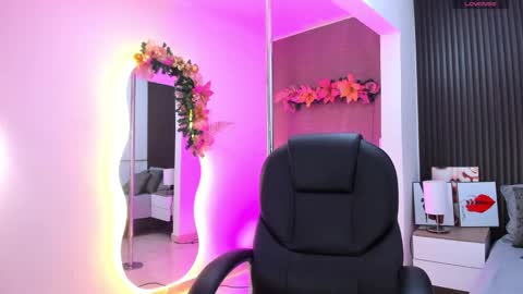 Snapshot of natasha__jackson chatting on December 15, 12:53 pm natasha online show from December 15, 12:53 pm