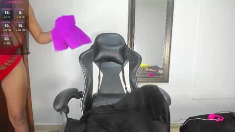 Snapshot of natasha_steele chatting on October 22, 9:36 pm natasha online show from October 22, 9:36 pm