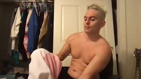 Snapshot of natetheexplorer chatting on November 1, 5:42 am natetheexplorer online show from November 1, 5:42 am