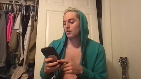 Snapshot of natetheexplorer chatting on December 4, 3:27 am natetheexplorer online show from December 4, 3:27 am