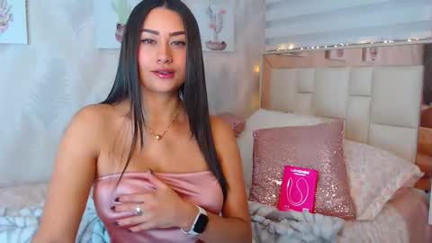Snapshot of nathalierose_1 chatting on April 17, 9:23 am Nathalie Rose online show from April 17, 9:23 am