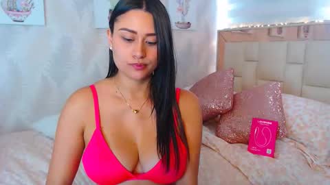 Snapshot of nathalierose_1 chatting on April 18, 7:07 pm Nathalie Rose online show from April 18, 7:07 pm