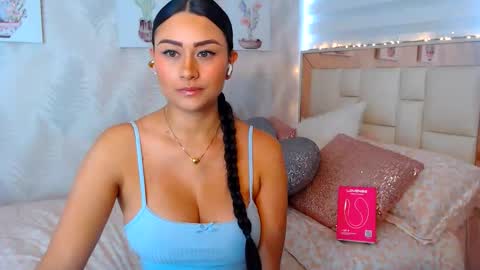 Snapshot of nathalierose_1 chatting on April 22, 2:07 pm Nathalie Rose online show from April 22, 2:07 pm