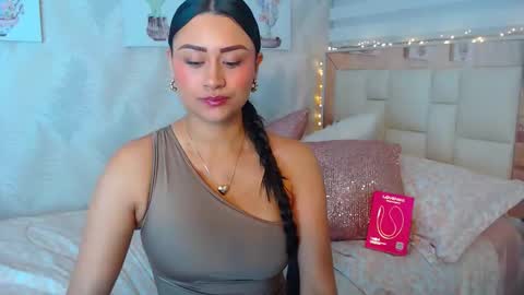 Snapshot of nathalierose_1 chatting on May 6, 9:58 am Nathalie Rose online show from May 6, 9:58 am