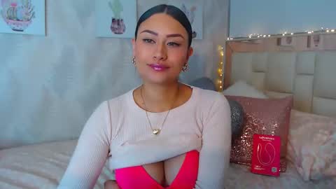 Snapshot of nathalierose_1 chatting on May 16, 9:28 am Nathalie Rose online show from May 16, 9:28 am