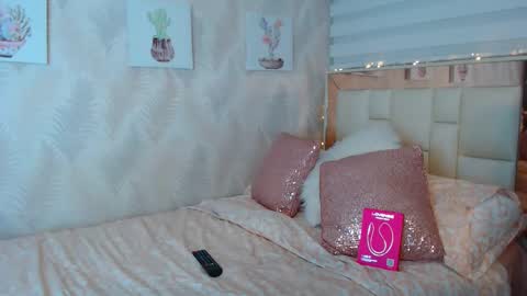 Snapshot of nathalierose_1 chatting on May 23, 9:24 am Nathalie Rose online show from May 23, 9:24 am