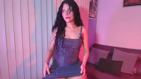 nathaly_evans18 online show from March 17, 5:22 am