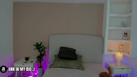 Snapshot of nathalyn05 chatting on June 6, 10:42 am NATHALY online show from June 6, 10:42 am