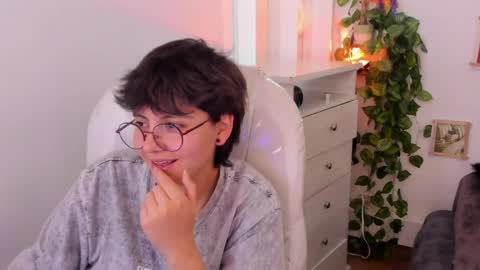 nathalyy_ds online show from April 28, 9:09 pm