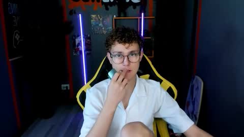 Snapshot of nathan_curl chatting on November 14, 5:39 am Nathan online show from November 14, 5:39 am