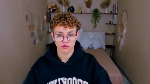 Snapshot of nathan_curl chatting on November 18, 10:20 am Nathan online show from November 18, 10:20 am