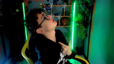 Snapshot of nathan_curl chatting on December 21, 10:33 am Nathan online show from December 21, 10:33 am