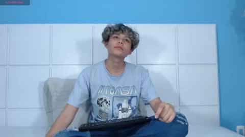 nathanbell1 online show from September 18, 4:58 am