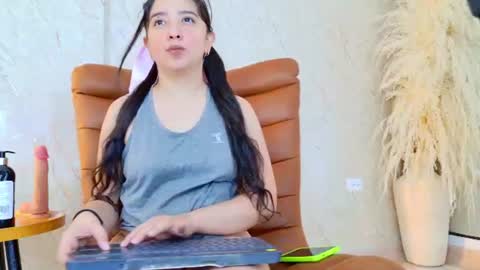 Snapshot of nathyferrer_ chatting on July 9, 5:33 am Nathy online show from July 9, 5:33 am