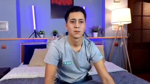 Dirk Diggler online show from March 17, 7:33 am