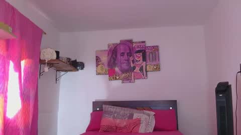 Snapshot of natty_01 chatting on December 28, 2:21 pm natalia online show from December 28, 2:21 pm