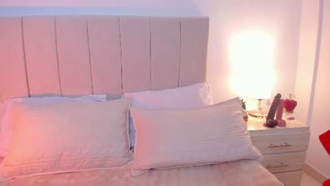 Snapshot of natty_bush chatting on July 1, 7:35 pm Nathalie online show from July 1, 7:35 pm
