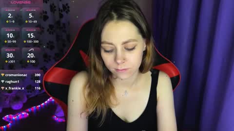 Snapshot of natural_babe666 chatting on December 15, 1:00 pm natural_babe666 online show from December 15, 1:00 pm