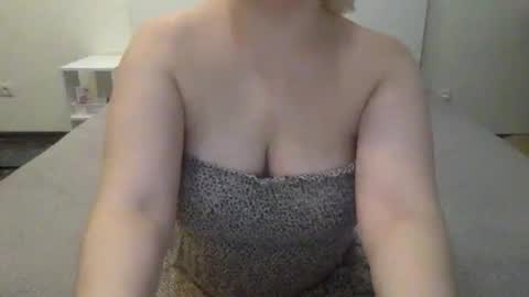 Snapshot of natural_beauty201 chatting on March 23, 4:33 pm Penelopa369 online show from March 23, 4:33 pm