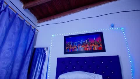 Snapshot of naturalboobs1 chatting on February 8, 6:43 am Annie online show from February 8, 6:43 am