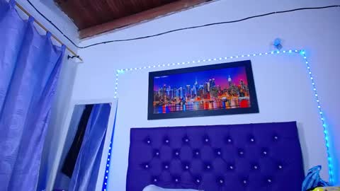 Snapshot of naturalboobs1 chatting on February 15, 6:33 am Annie online show from February 15, 6:33 am