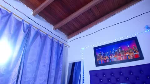 Snapshot of naturalboobs1 chatting on February 25, 6:25 am Annie online show from February 25, 6:25 am