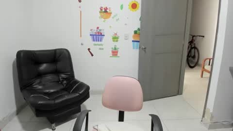 Snapshot of naturalsexlatin chatting on February 10, 2:59 pm Andrea online show from February 10, 2:59 pm