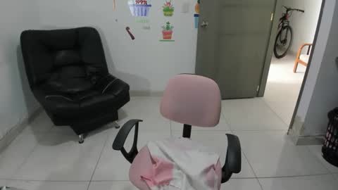 Snapshot of naturalsexlatin chatting on February 15, 4:23 pm Andrea online show from February 15, 4:23 pm