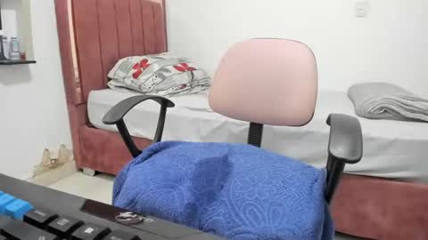 Snapshot of naturalsexlatin chatting on October 10, 6:12 am Andrea online show from October 10, 6:12 am