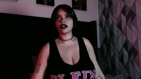 Snapshot of naturaltitss_ chatting on October 22, 7:13 pm Gwen online show from October 22, 7:13 pm
