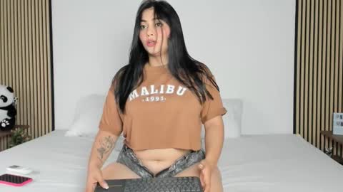 Snapshot of naty_model25 chatting on October 22, 10:20 pm naty_model25 online show from October 22, 10:20 pm