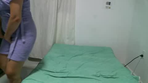 Snapshot of natyscoth chatting on February 1, 5:49 am online show from February 1, 5:49 am